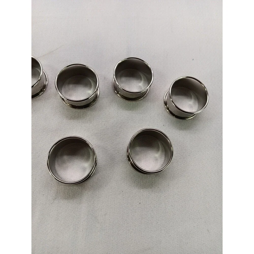 Set of 8 Elegant Silver Tone Napkin Rings